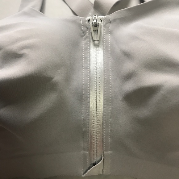 Victoria Secret Knock Out High Impact Sports Bra - Picture 4 of 8